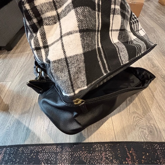 DSW Exclusive Black & White Plaid Weekender Bag Travel, Carry On Bag NEW - Picture 10 of 11